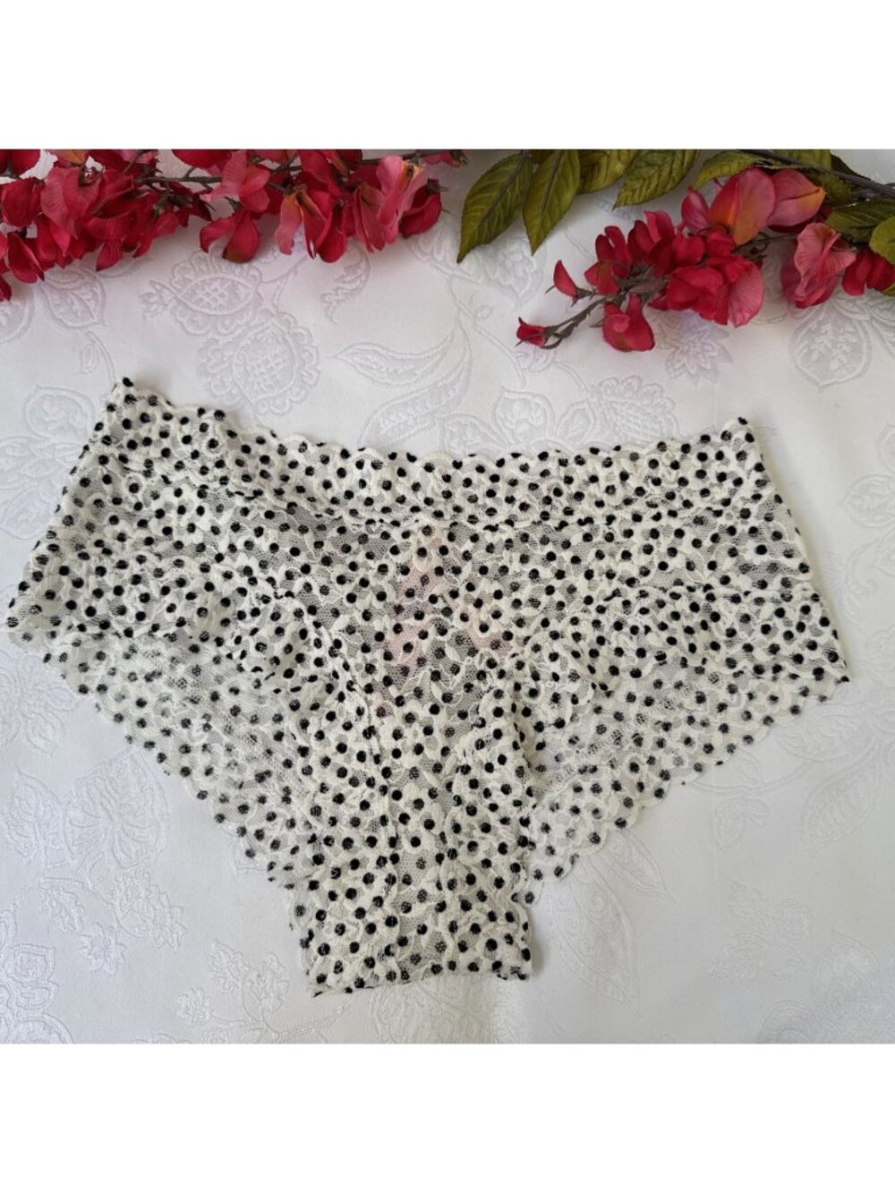 VICTORIA'S SECRET S CREAM BLACK POLKA DOT LACE CHEEKY PANTIES SUMMER NWT